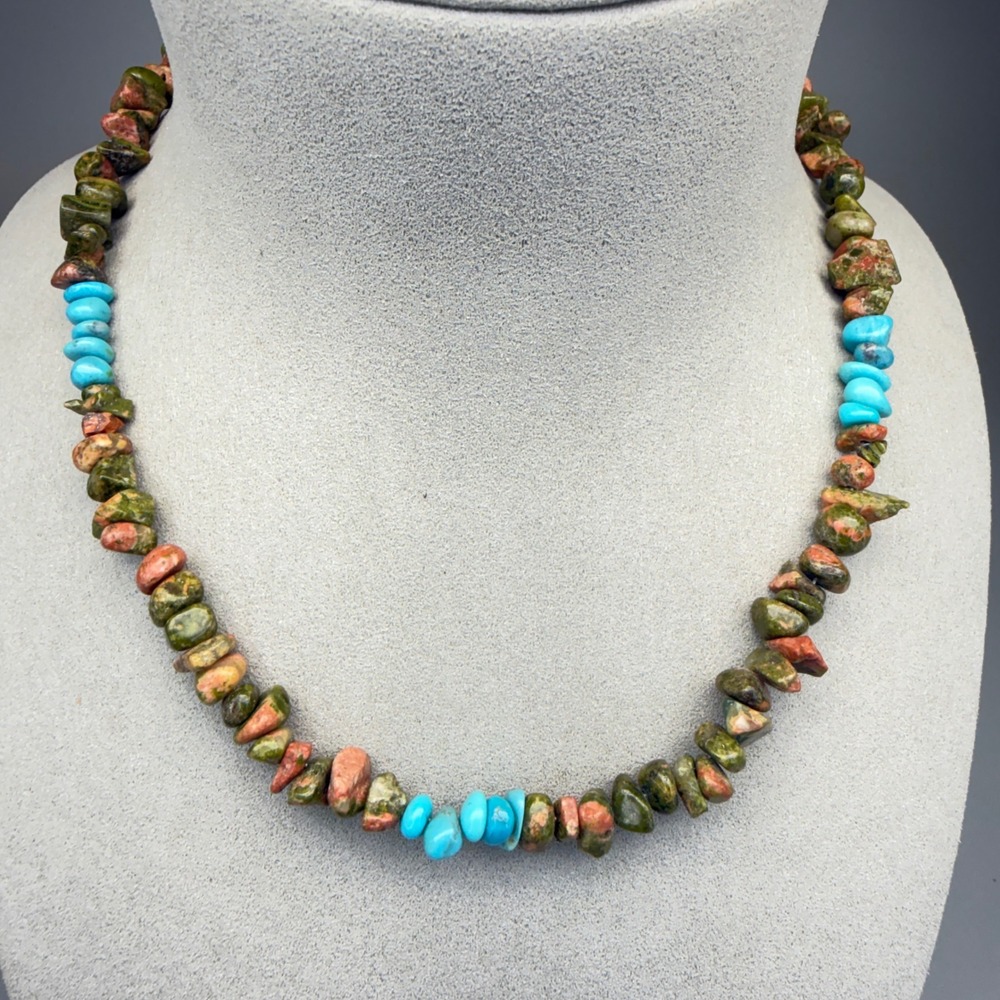 Vintage Necklace Green Pink Blue Stone Chips 17" Silver Tone Boho Southwestern